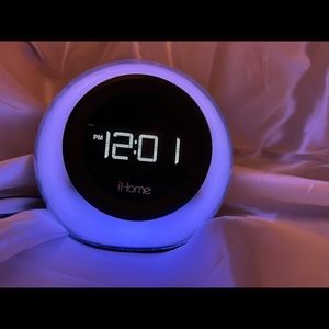 iHome Bluetooth Color Changing Dual Alarm Clock/ FM Radio with USB